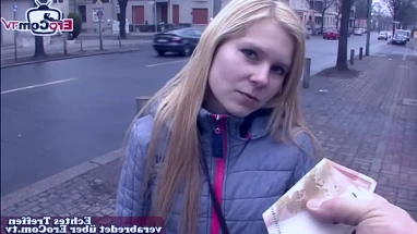 Mutti fickt mit dem Nachbarn wenn der Alte auf Arbeit ist